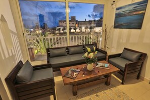 En 32-tommers Flatskjerm-TV med Parabol-TV samt TV