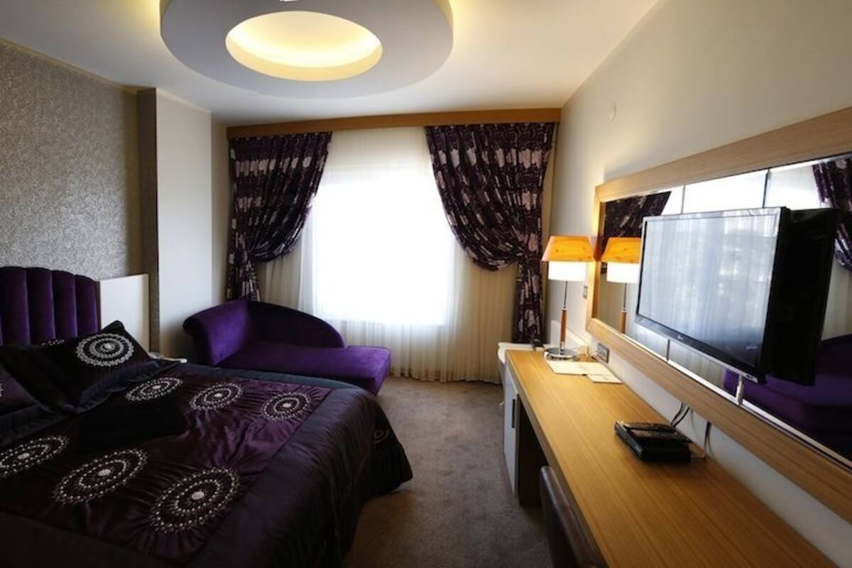 Standard Suite | Premium bedding, minibar, in-room safe, desk