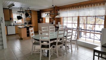 Biệt thự, 4 phòng ngủ | Khu vực ăn uống tại phòng