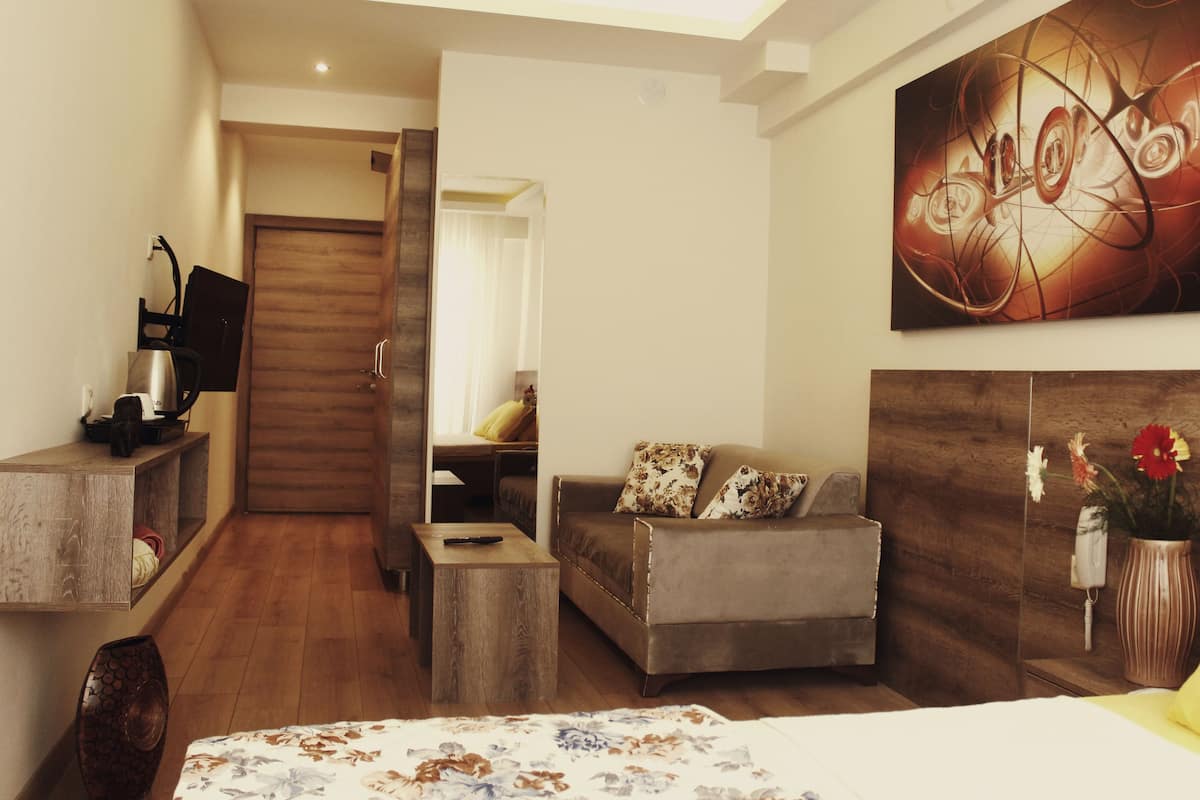 Standard Double Room | Premium bedding, minibar, in-room safe, iron/ironing board
