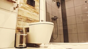 Buồng tắm vòi sen, đồ dùng nhà tắm miễn phí, máy sấy tóc 