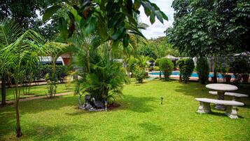 2 outdoor pools