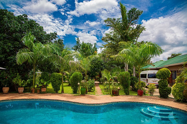 2 outdoor pools