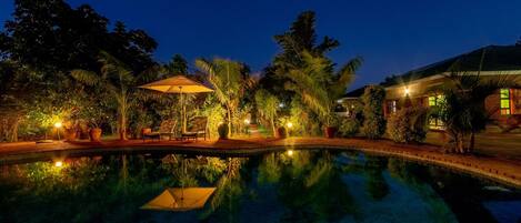 2 piscinas al aire libre