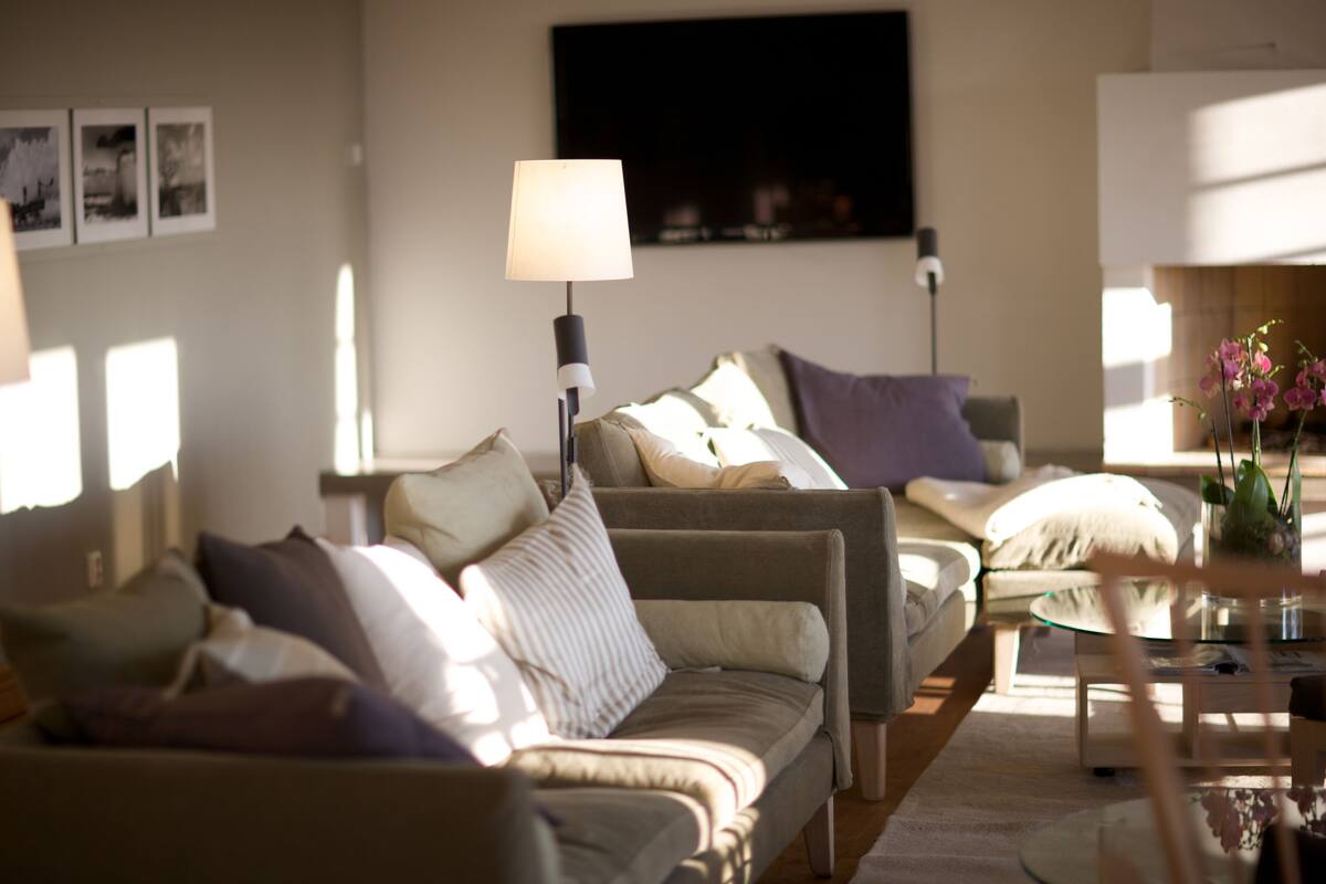 A living room with two sofas, a coffee table, and a lamp.