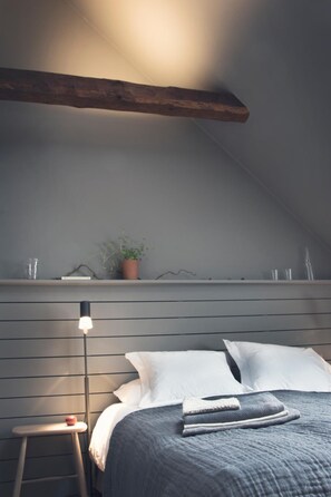 Decoració individual, cortines opaques i llits addicionals