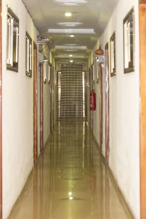 Hallway - Lou Ralph Hotel (Accra)