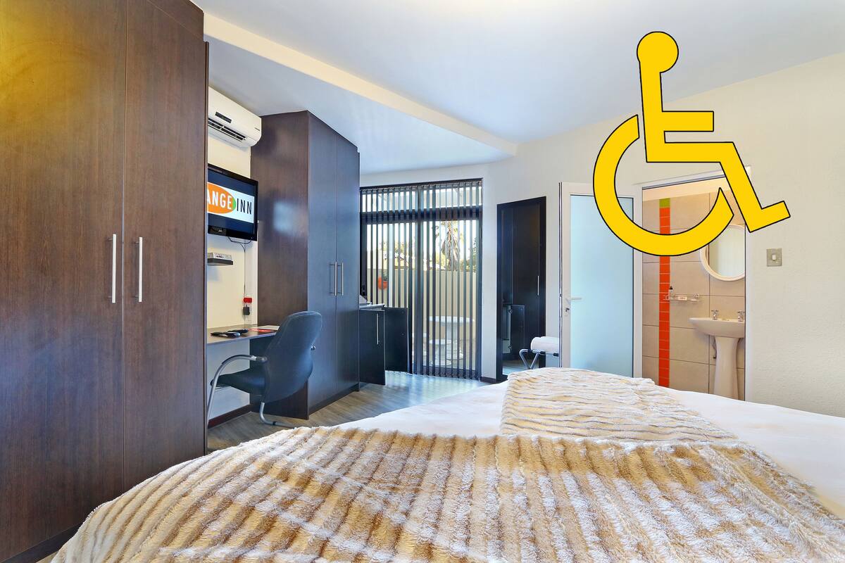 Premium bedding, in-room safe, desk