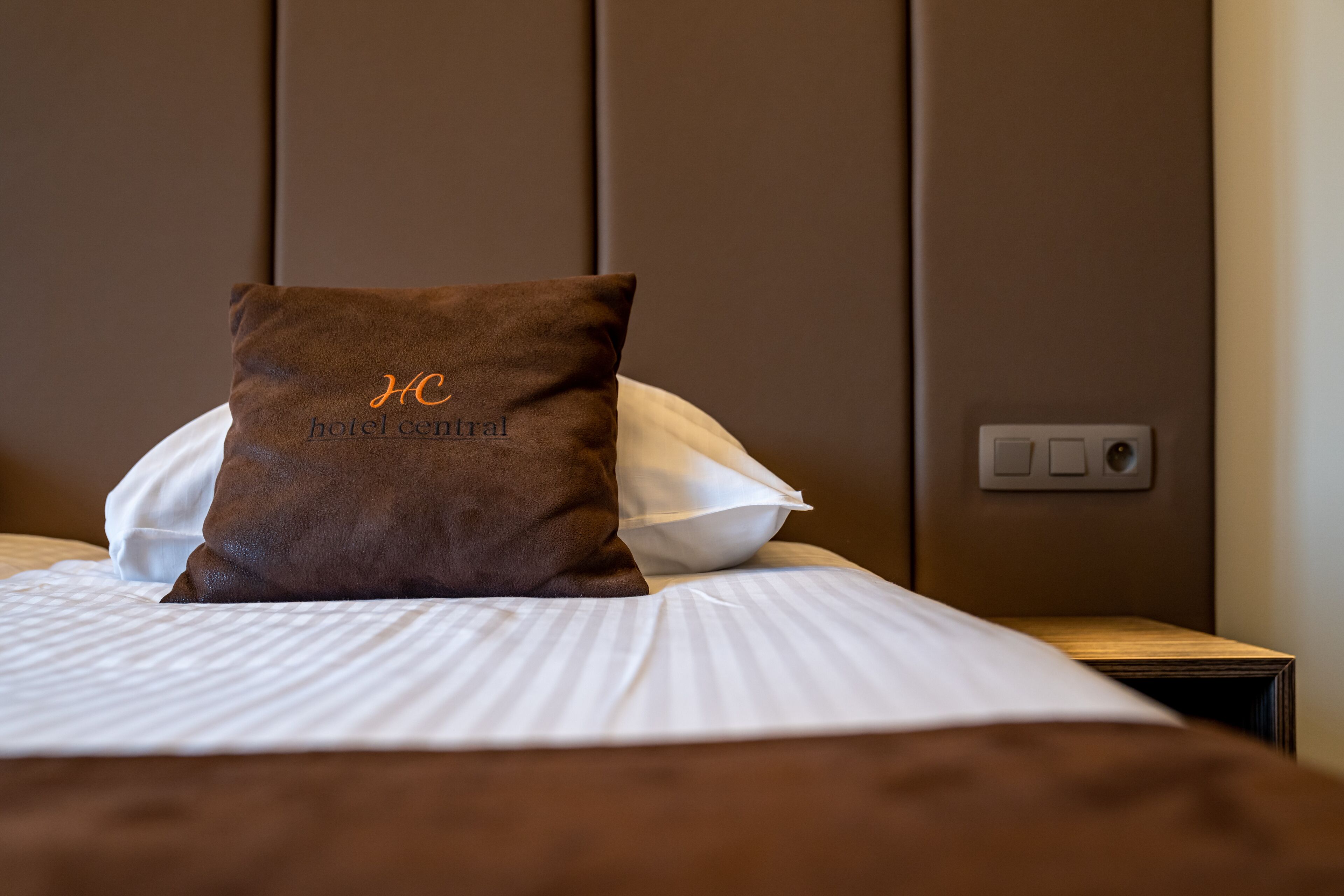 twin room, 2 single beds | 1 bedroom, desk, free wifi, bed sheets