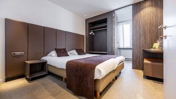 Twin Room, 2 Twin Beds | Desk, free WiFi, bed sheets