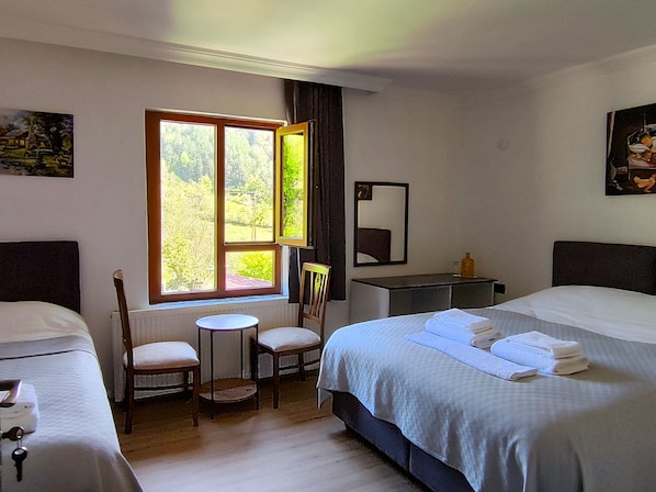 Standard-Dreibettzimmer