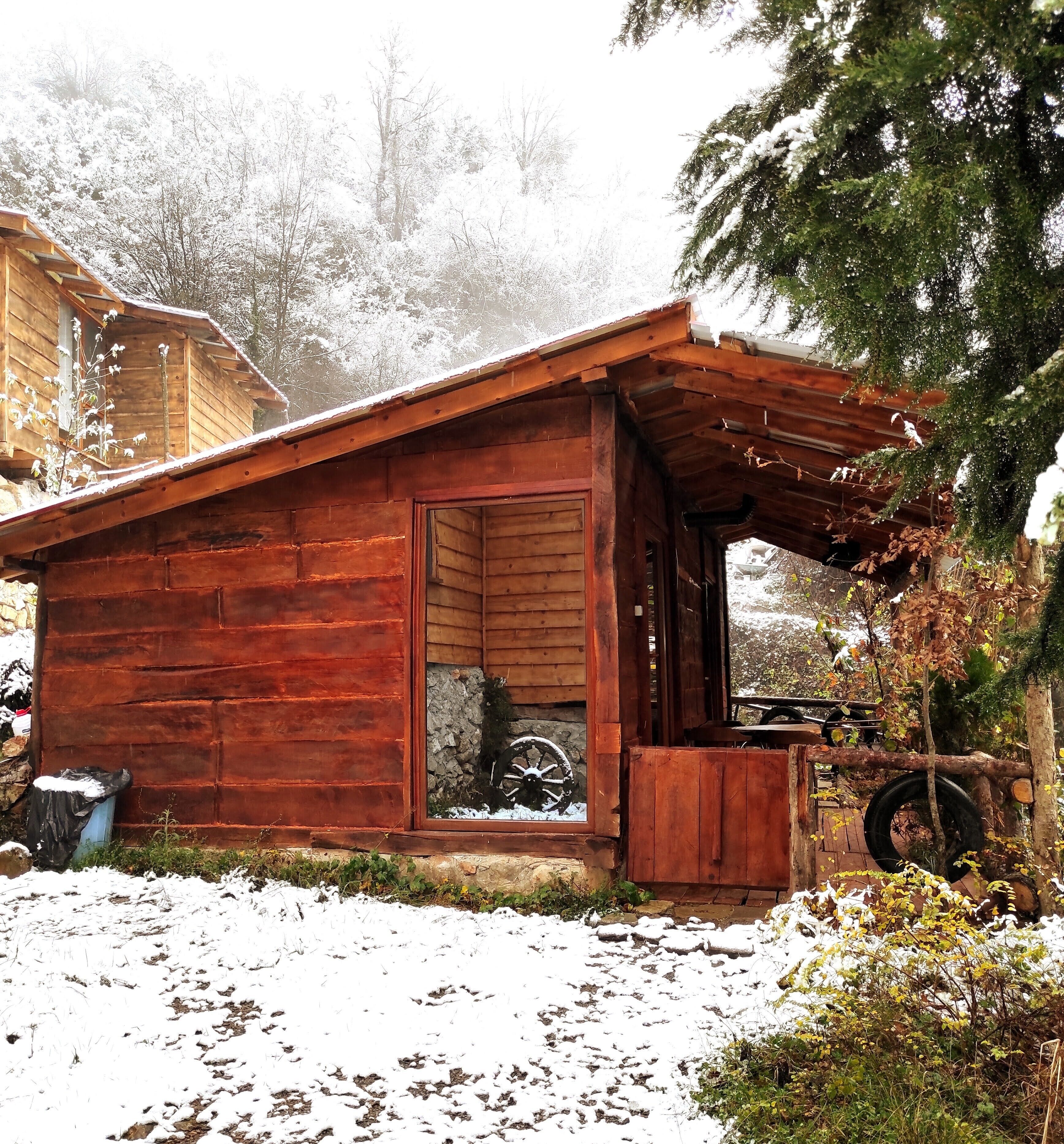 Romantic Chalet | Premium bedding, desk, laptop workspace, WiFi