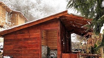 Romantic Chalet | Premium bedding, desk, laptop workspace, WiFi