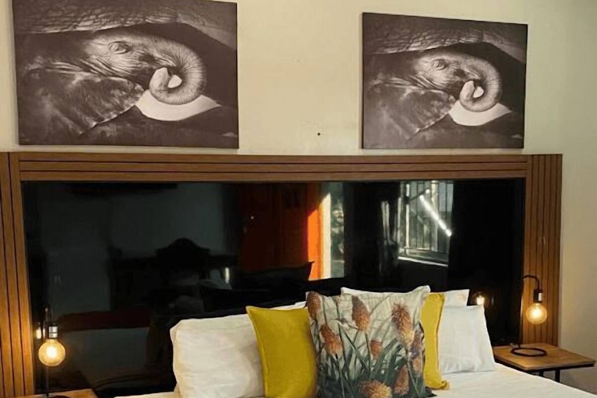 Deluxe Double Room | In-room safe, iron/ironing board, free WiFi