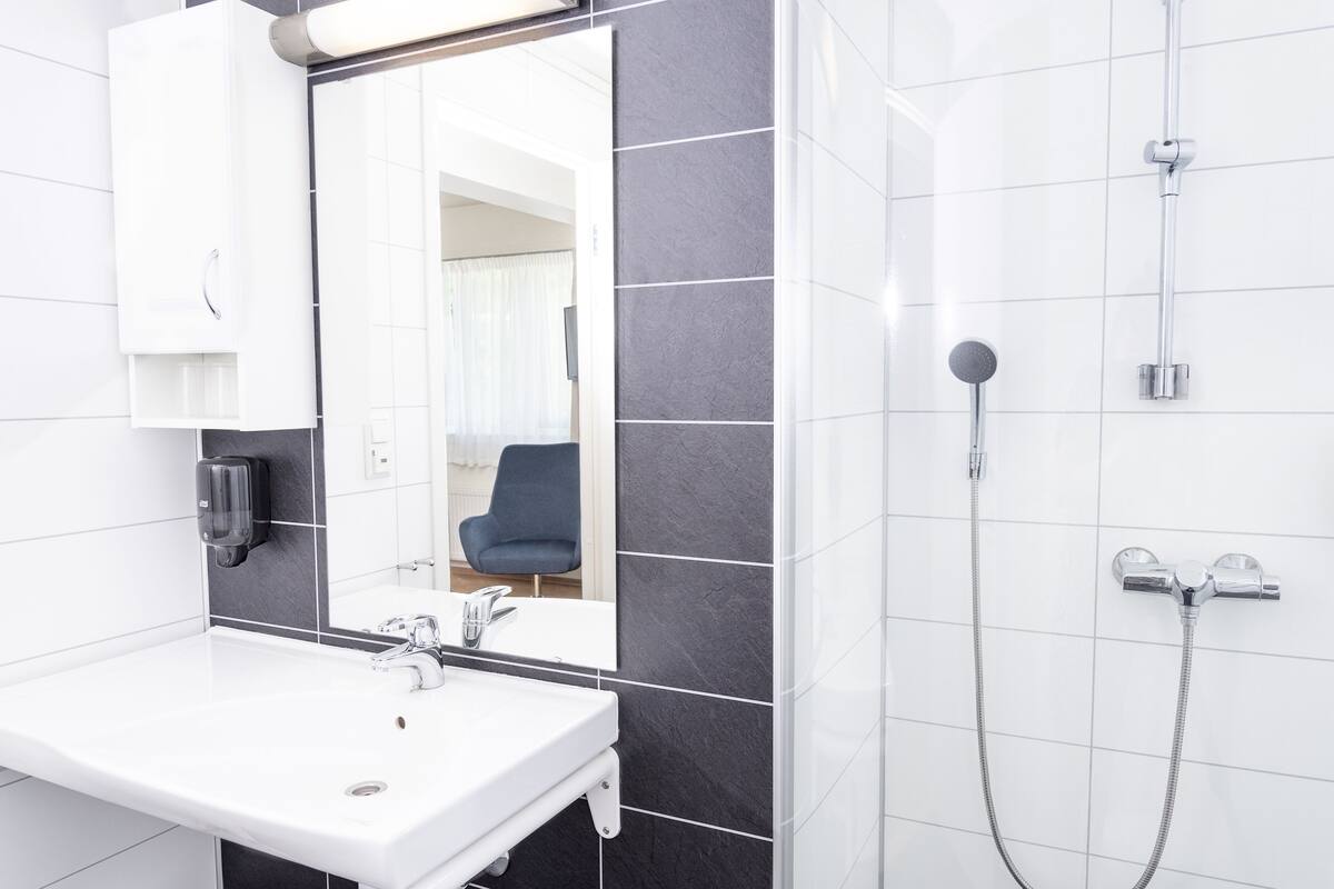 comfort triple room | bathroom | shower, free toiletries, hair dryer, towels