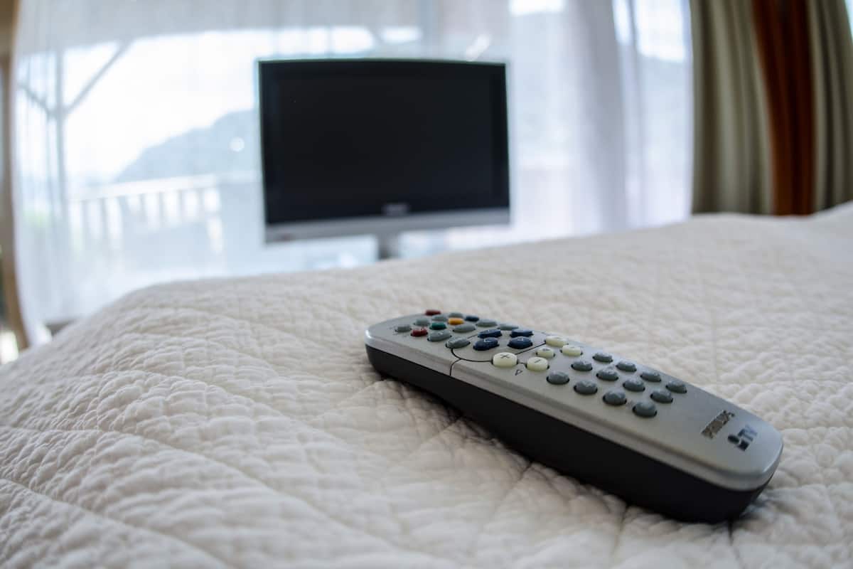 Blackout drapes, free WiFi, bed sheets