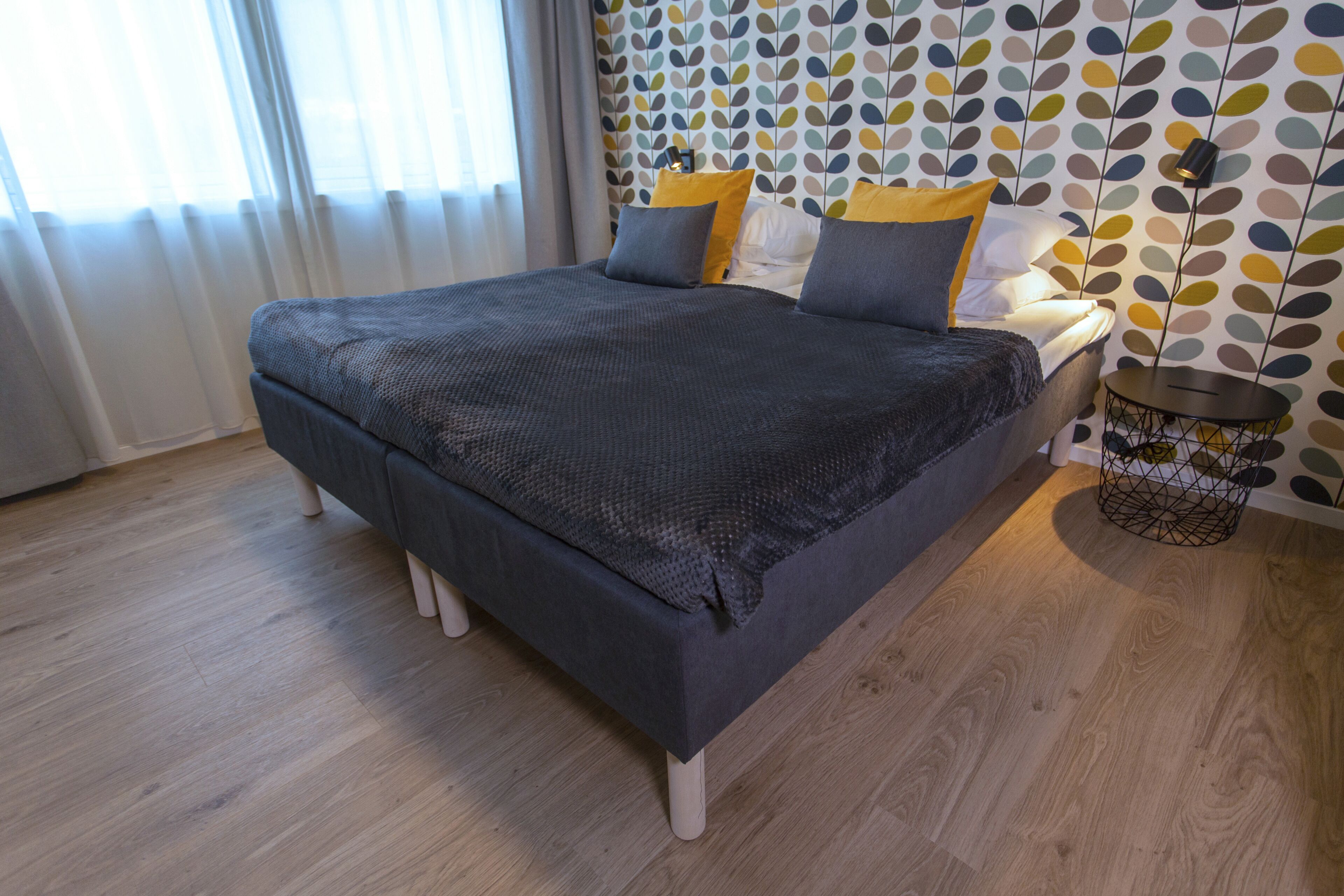 apartment | blackout curtains, free wifi, bed sheets