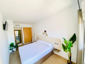 Desk, laptop workspace, blackout curtains, cots/infant beds - Hotel Playa Terreros by Blossom Hotels (Pulpi)