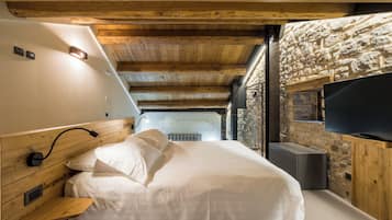 Signature Suite | Minibar, in-room safe, soundproofing, cots/infant beds