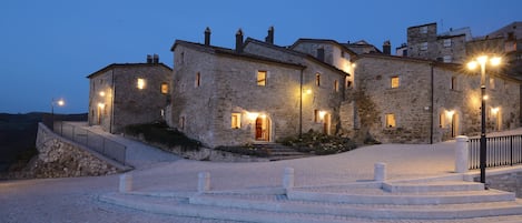 Façade de l’hébergement - soirée/nuit