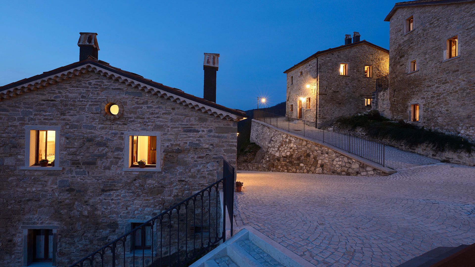 Fassade der Unterkunft – Abend/Nacht