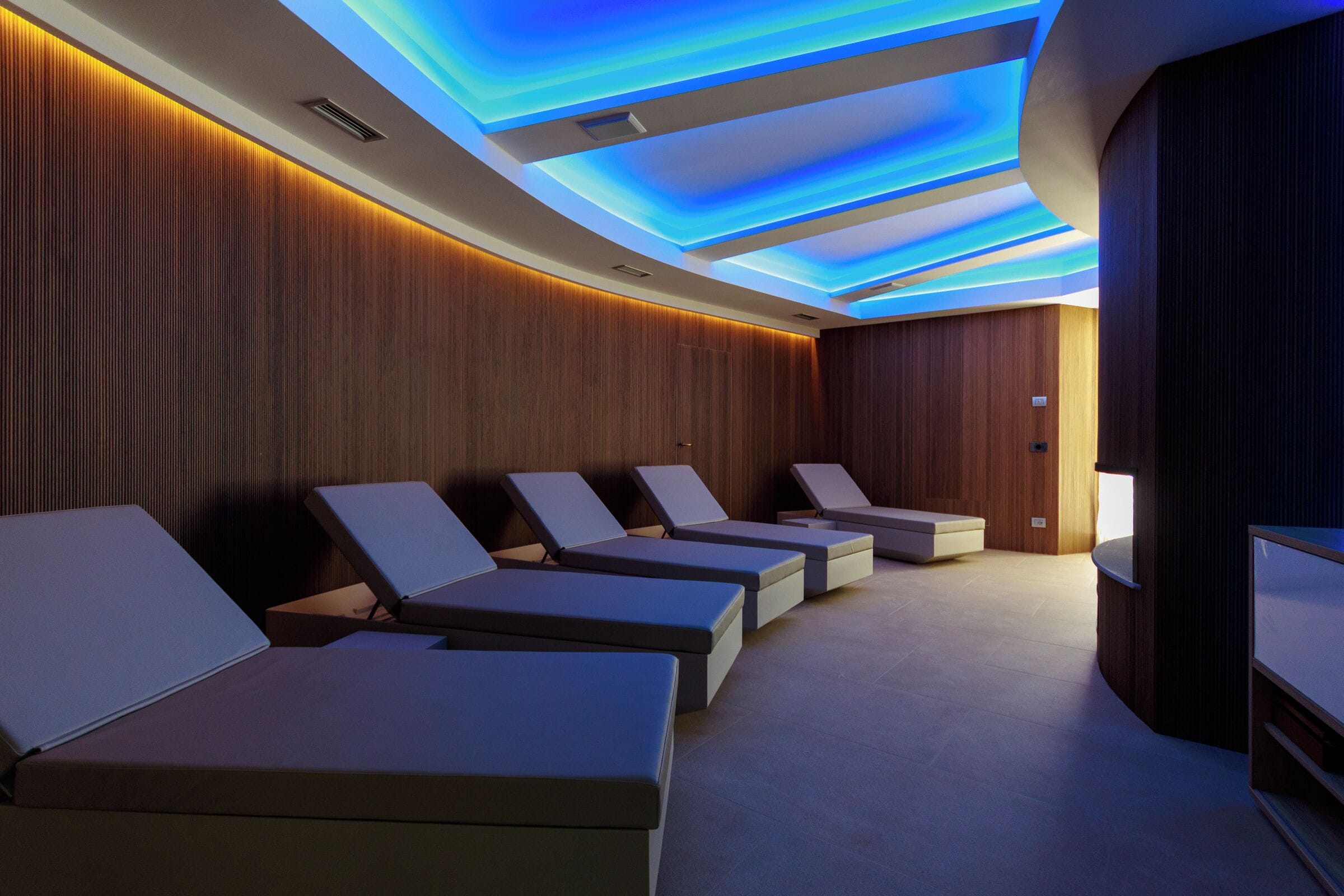 ซาวน่า, อ่างน้ำร้อน, ห้องอบไอน้ำ, การนวดสวีดิช