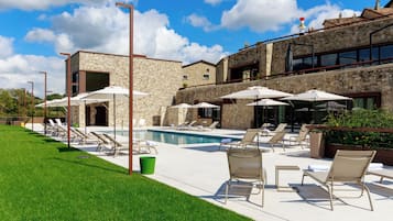 Innenpool, Liegestühle