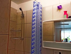 Bathroom shower - Ferienwohnungen nähe Badesee (Bergneustadt)