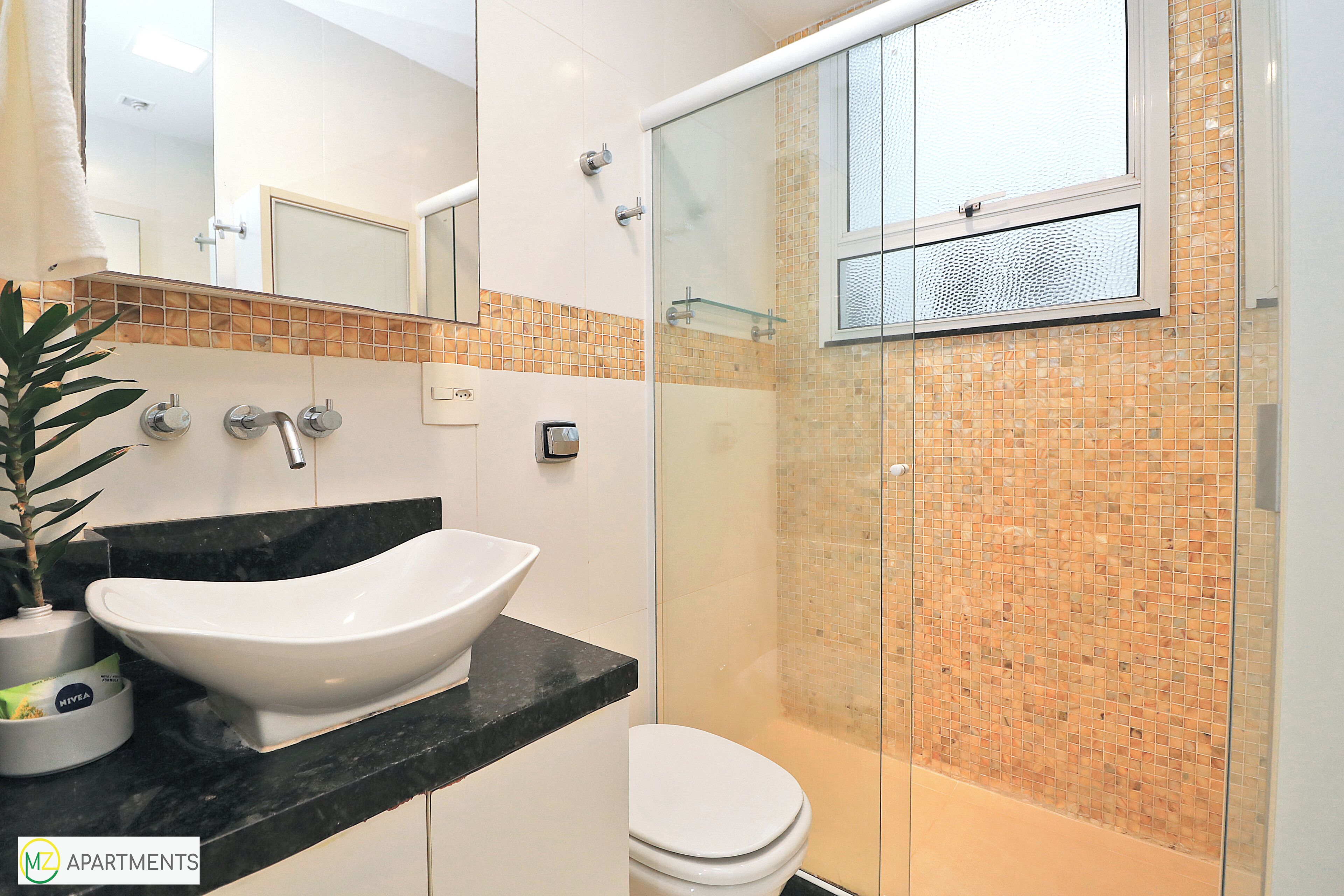Comfort Apartment, 2 Bedrooms, Kitchen, City View | Bathroom | Shower, towels