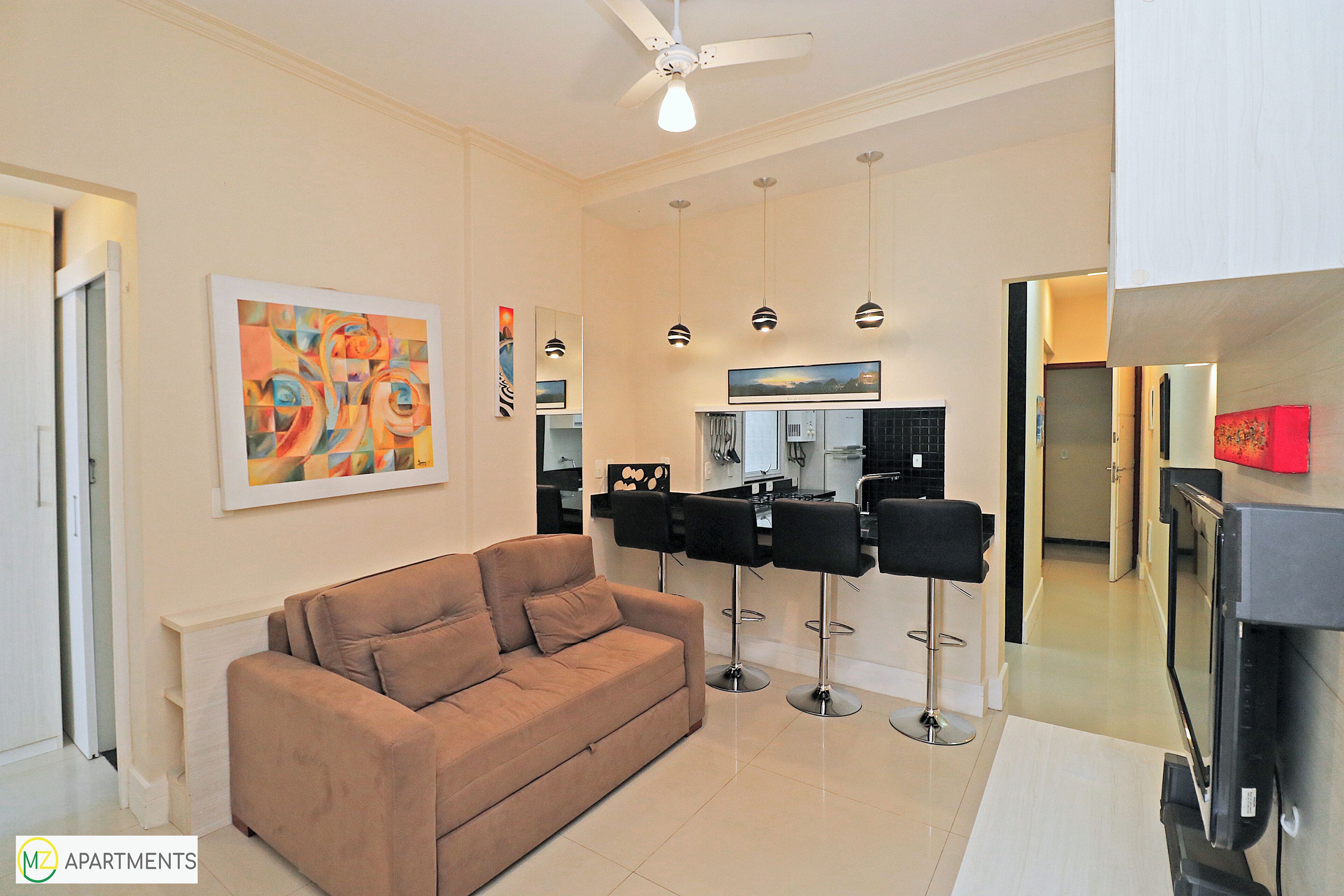 Apartamento conforto, 2 quartos, cozinha, vista para a cidade | Área de estar | TV