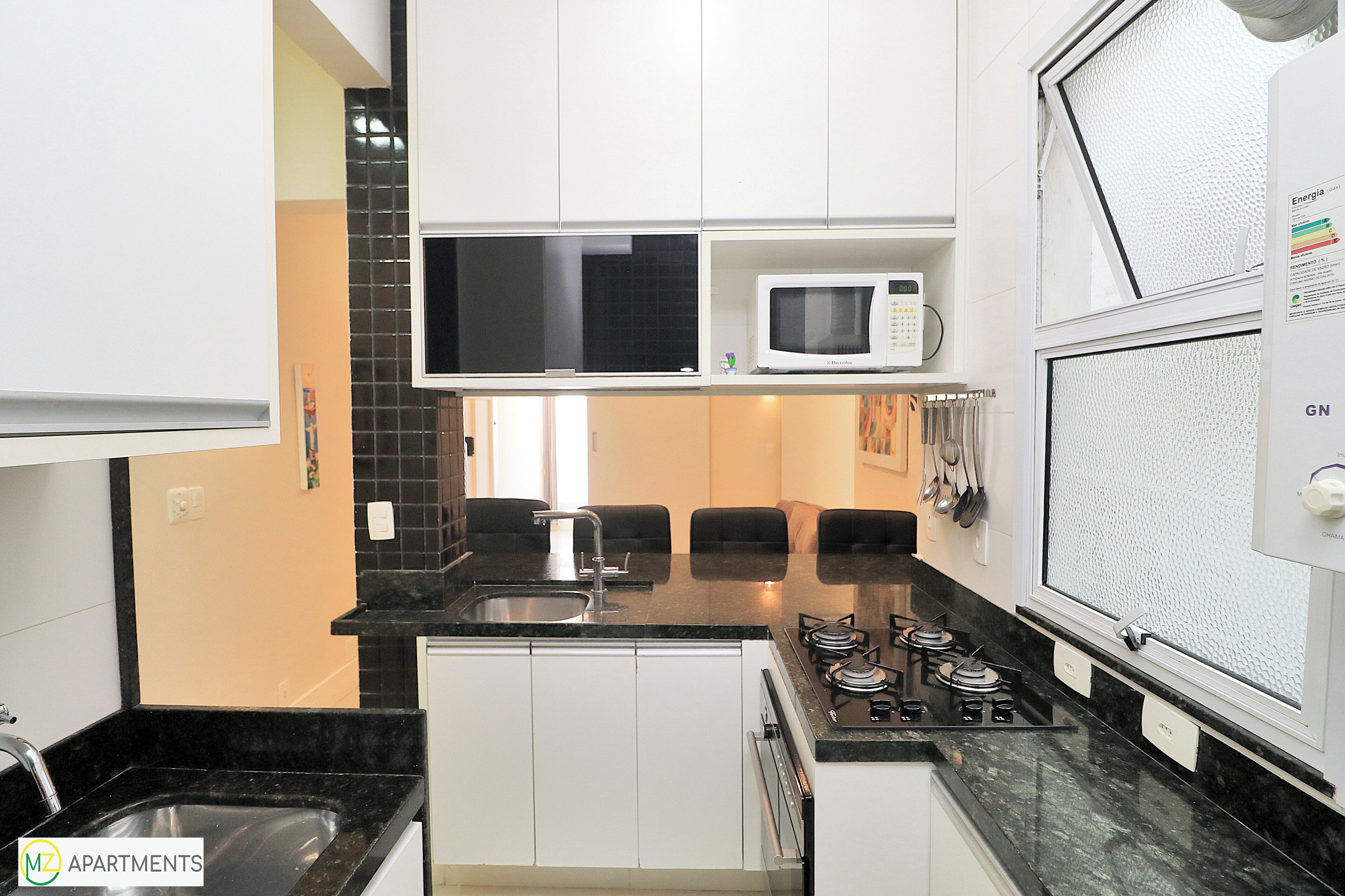 Apartamento conforto, 2 quartos, cozinha, vista para a cidade | Cozinha privada | Fogão, cooktop, talheres/pratos/utensílios de cozinha