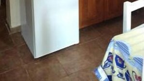 Apartment I | Private kitchenette | Fridge, stovetop, cookware/dishes/utensils - Alojamiento Villa Nueva (Puerto Iguazú)
