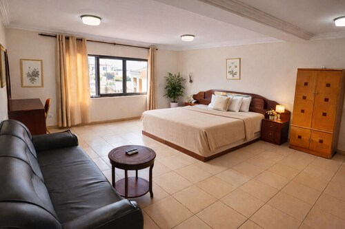 Ampomaah Hotel