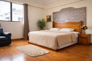 Double Room | Minibar, desk, soundproofing, iron/ironing board - Ampomaah Hotel (Accra)
