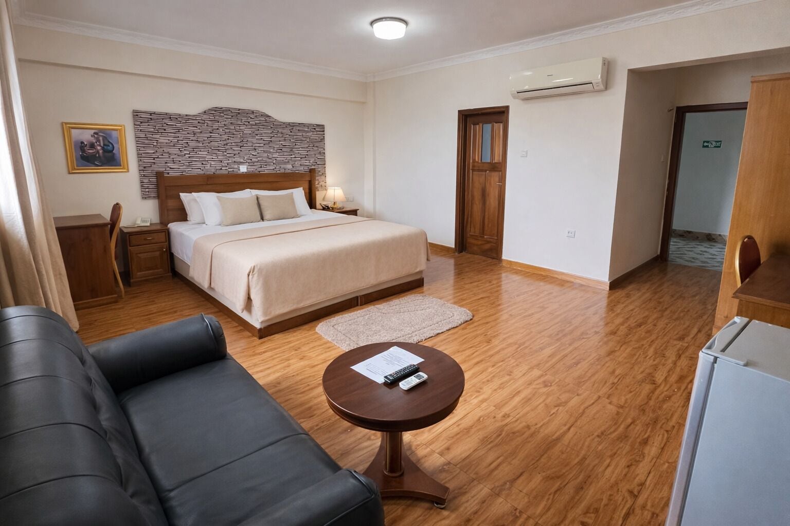 Habitación doble | Minibar, escritorio, sistema de insonorización