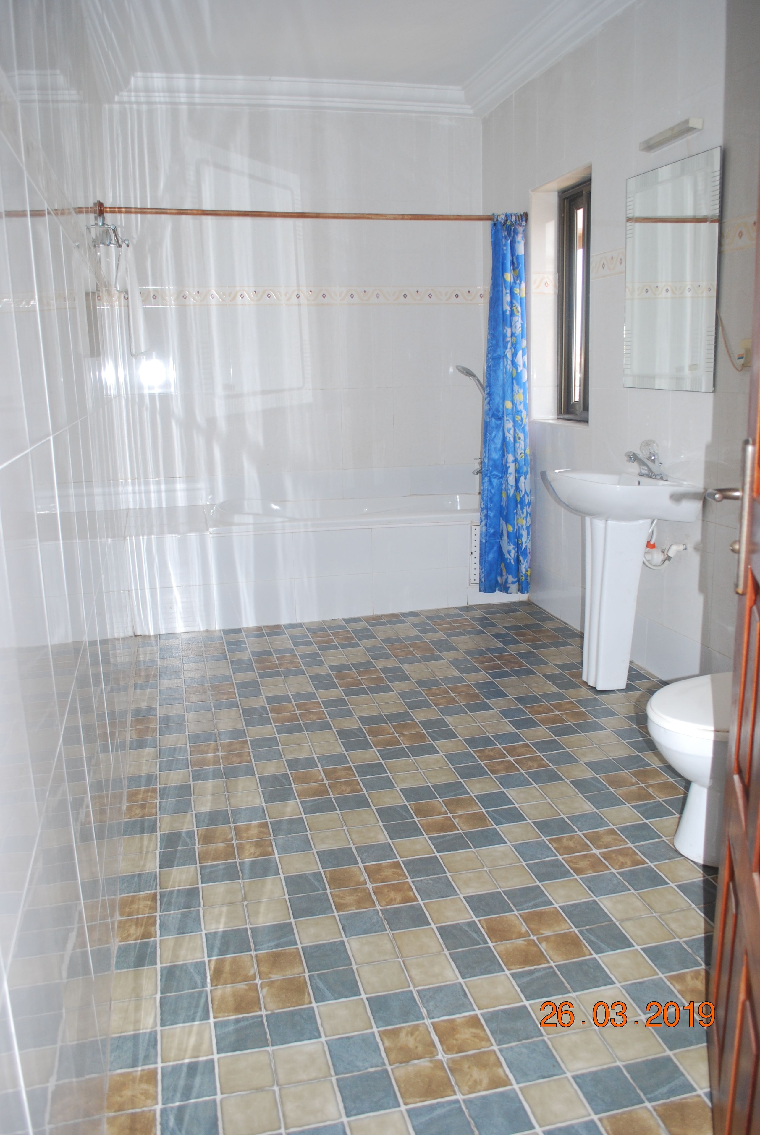Deep soaking tub, free toiletries, bathrobes, slippers
