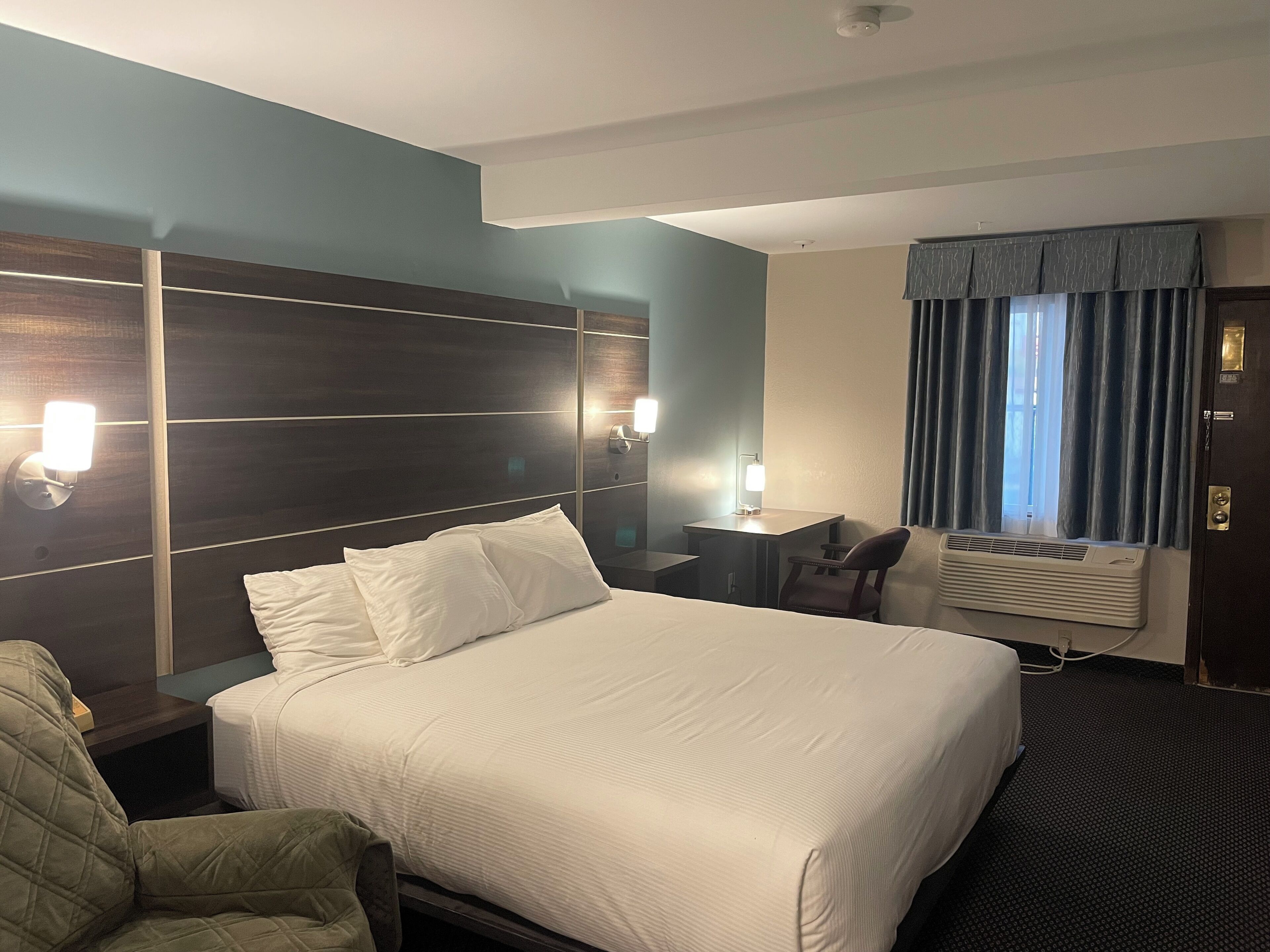 Room, 1 King Bed | Desk, WiFi (free), bed sheets