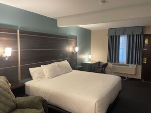 Room, 1 King Bed | Desk, WiFi (free), bed sheets - Landmark Inn (Osawatomie)