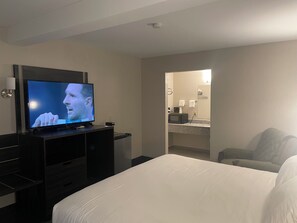 Room, 1 King Bed | Desk, WiFi (free), bed sheets