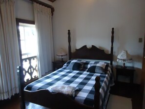 Apartment | Minibar, blackout drapes, free WiFi