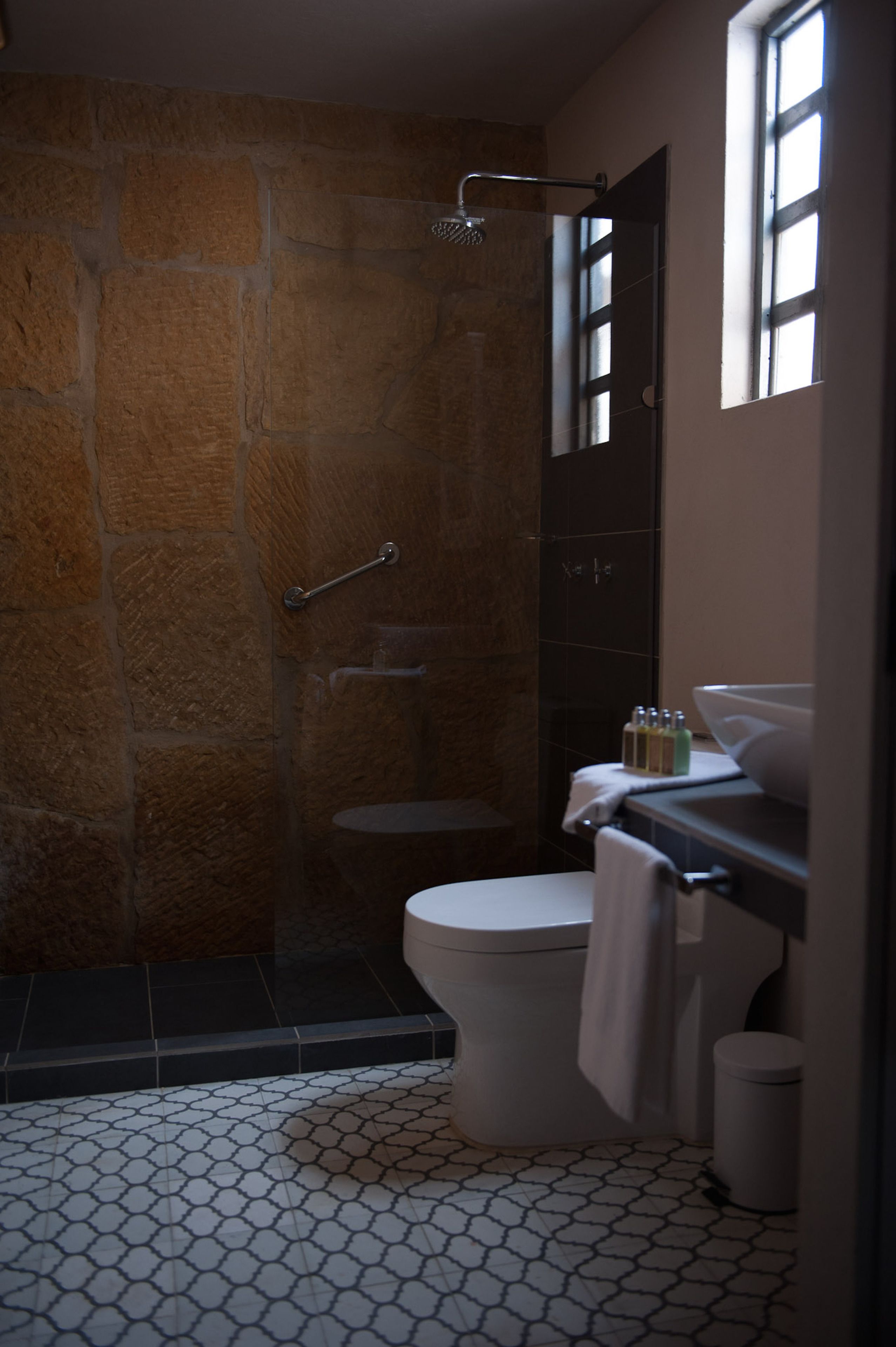 superior double room, 1 king bed, patio, ground floor | bathroom | free toiletries, towels