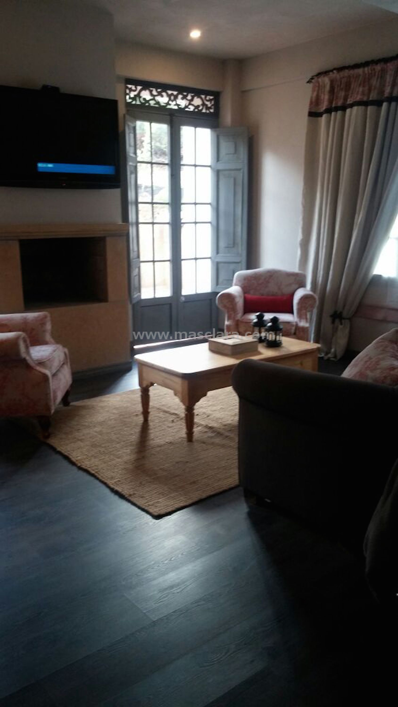 superior suite, 1 king bed, jetted tub | living area | flat-screen tv