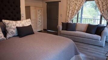 Suite junior, balcón, vista a la montaña | Ropa de cama de alta calidad y caja de seguridad en la habitación