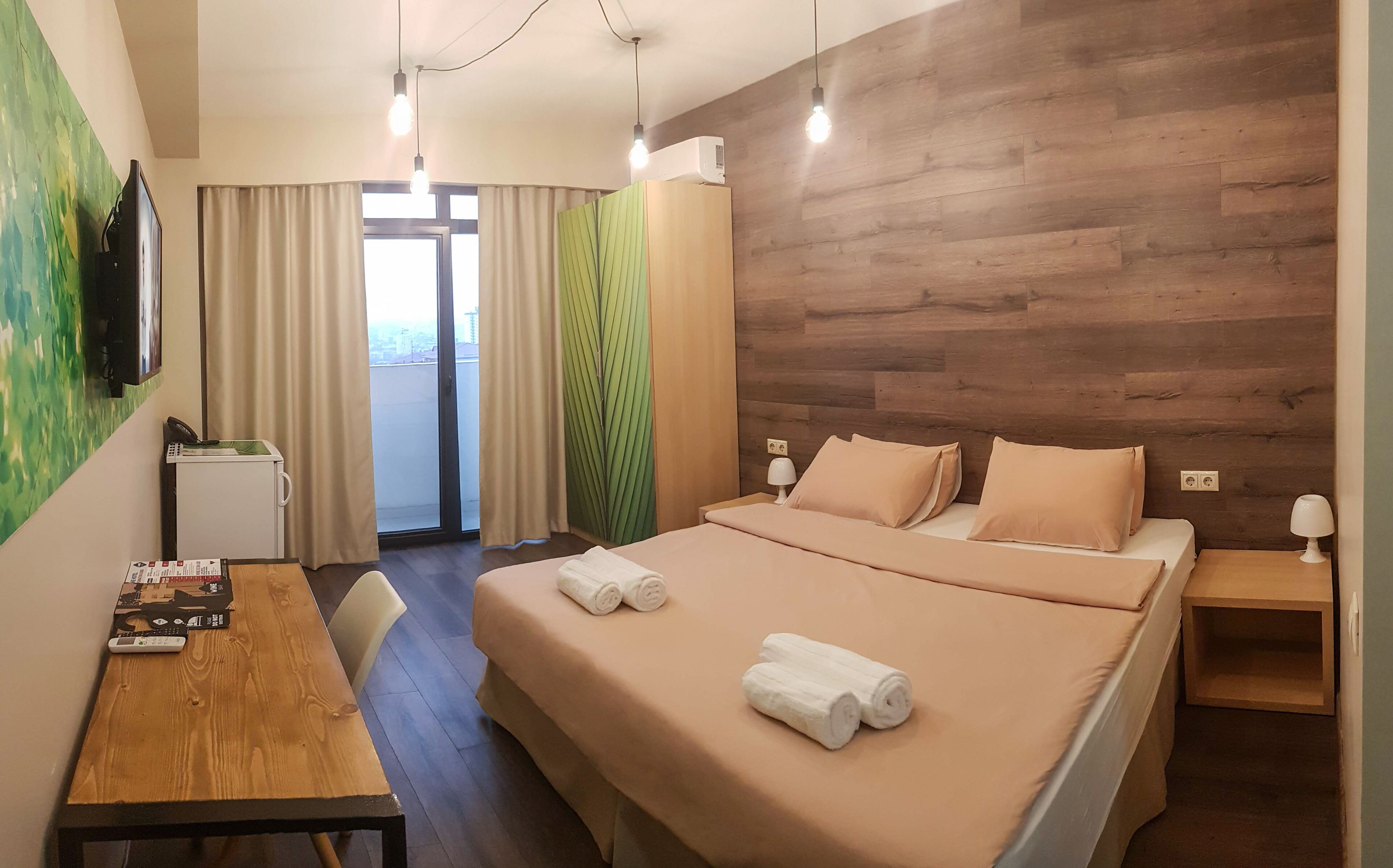 minibar, desk, soundproofing, iron/ironing board