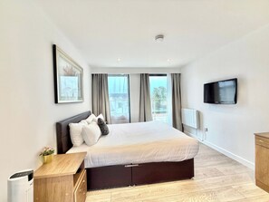 Penthouse | 1 habitación, ropa de cama hipoalergénica y escritorio 