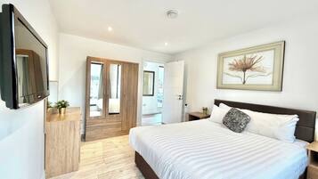 1 Schlafzimmer, Allergikerbettwaren, Schreibtisch