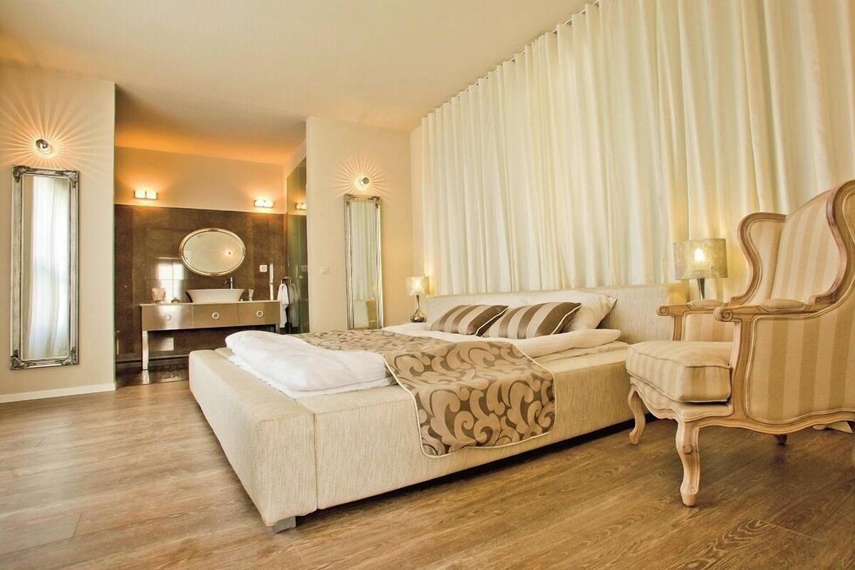 Classic Apartment, 4 Bedrooms | 5 bedrooms, in-room safe, desk, iron/ironing board