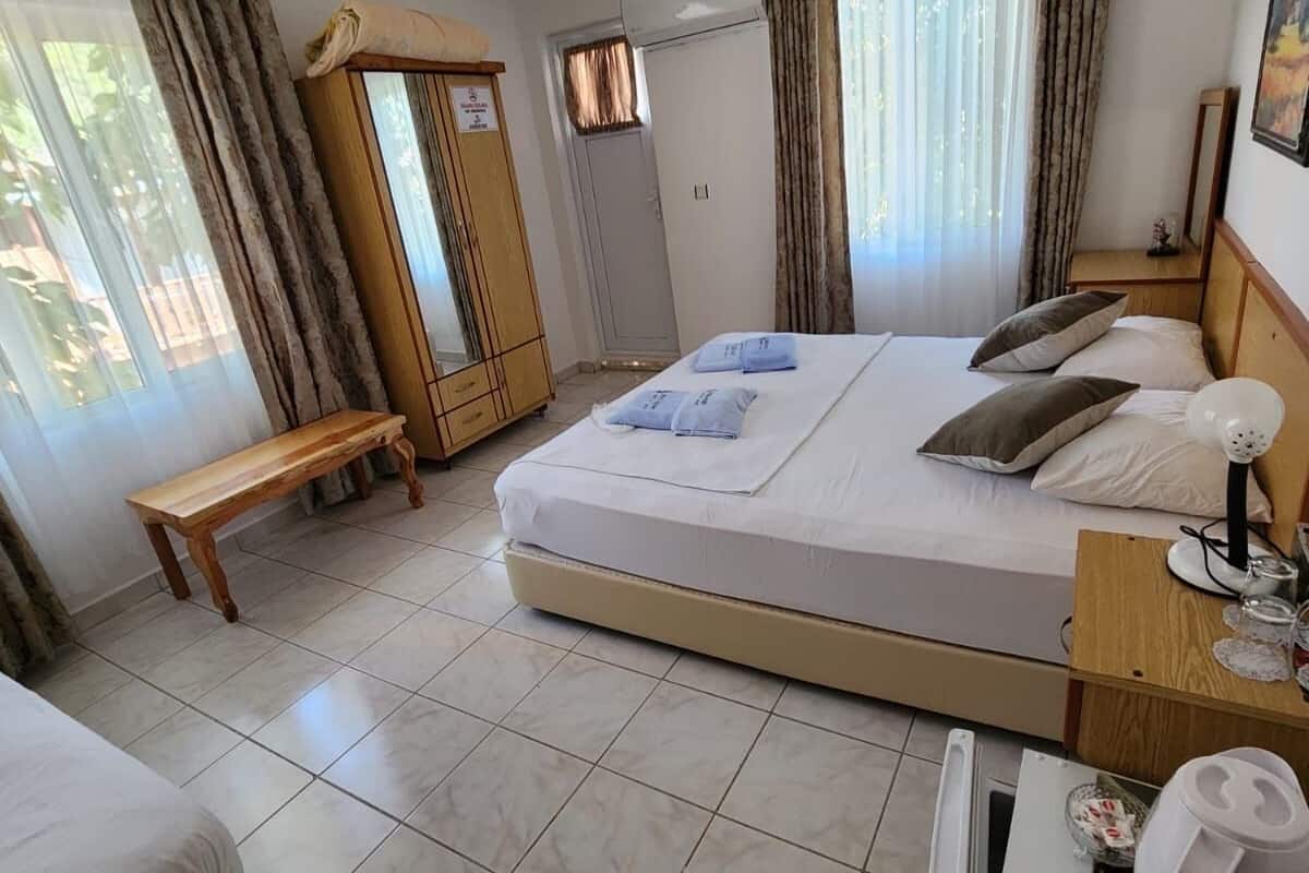 Standard-Dreibettzimmer | Hochwertige Bettwaren, Minibar, schallisolierte Zimmer