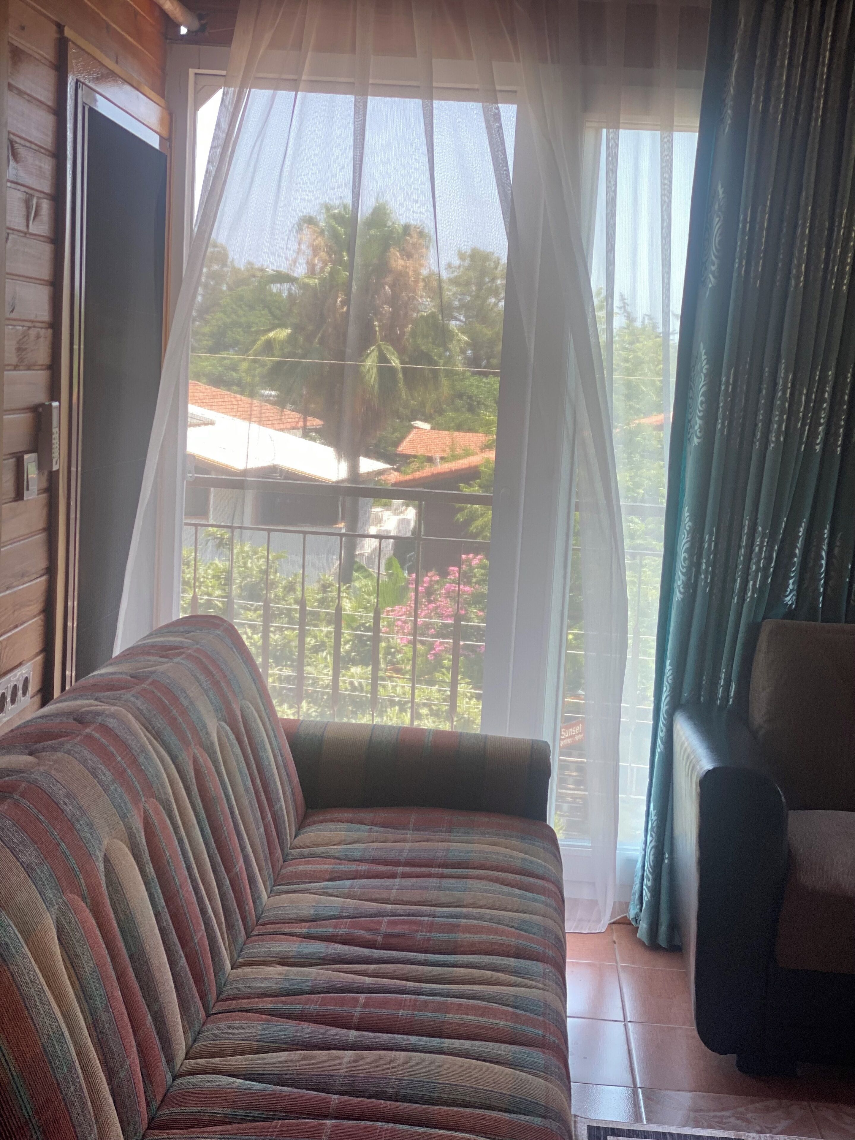 华丽顶层房 | 高档床上用品、迷你吧、特色装修、隔音