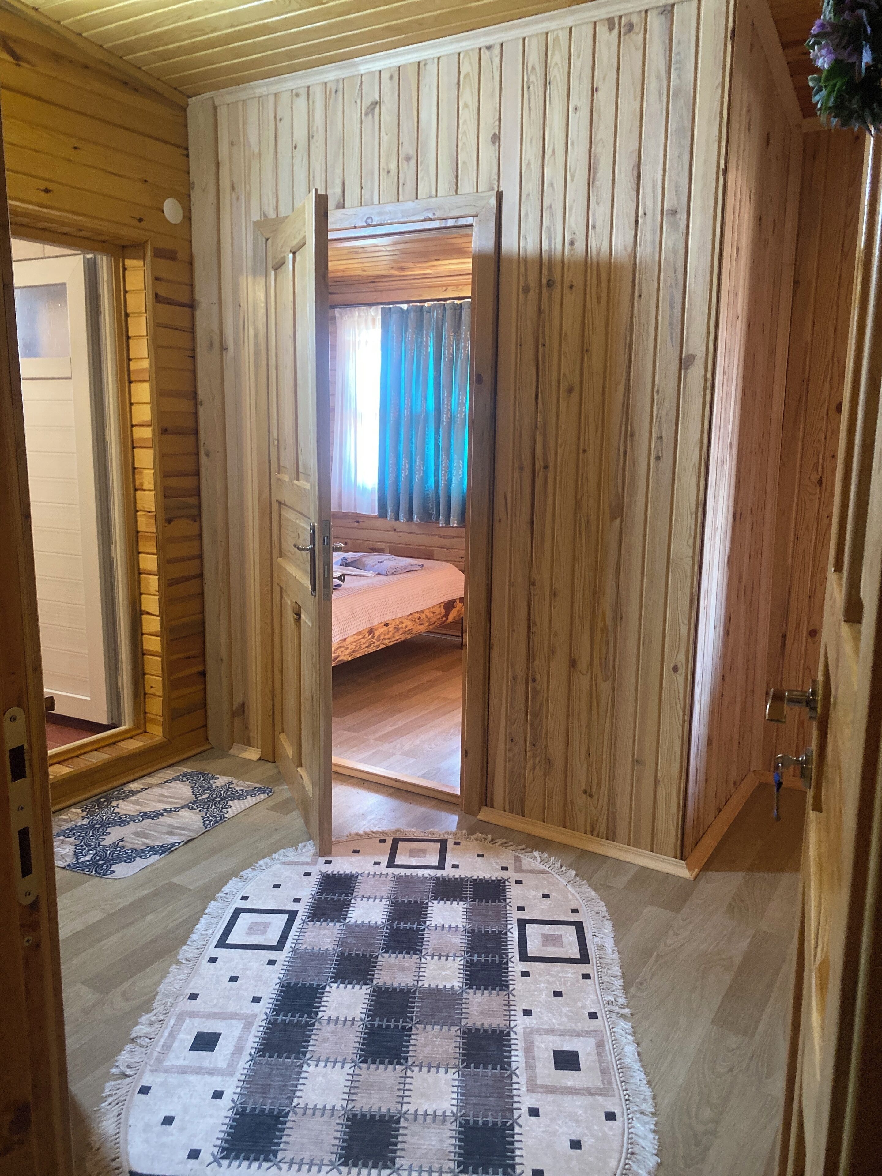 Deluxe penthouse | Luxe beddengoed, een minibar, individueel gedecoreerd